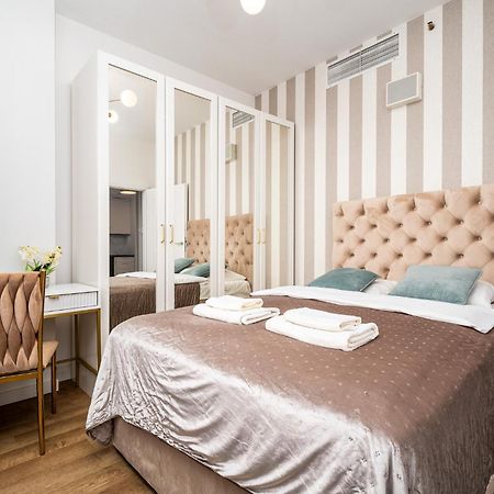Wola Tower Deluxe Separate Bedroom With Free Garage - By Perfect Apart Varsovia Exterior foto
