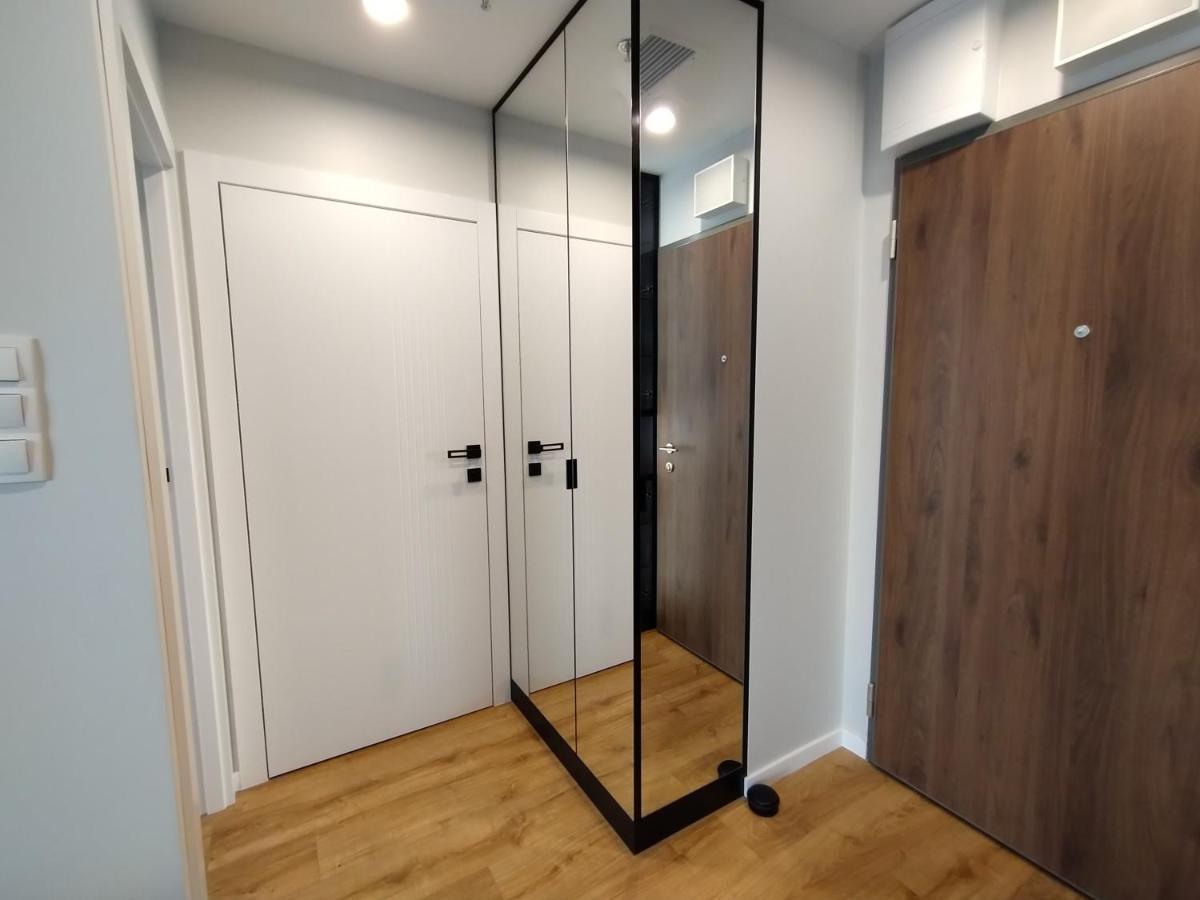 Wola Tower Deluxe Separate Bedroom With Free Garage - By Perfect Apart Varsovia Exterior foto