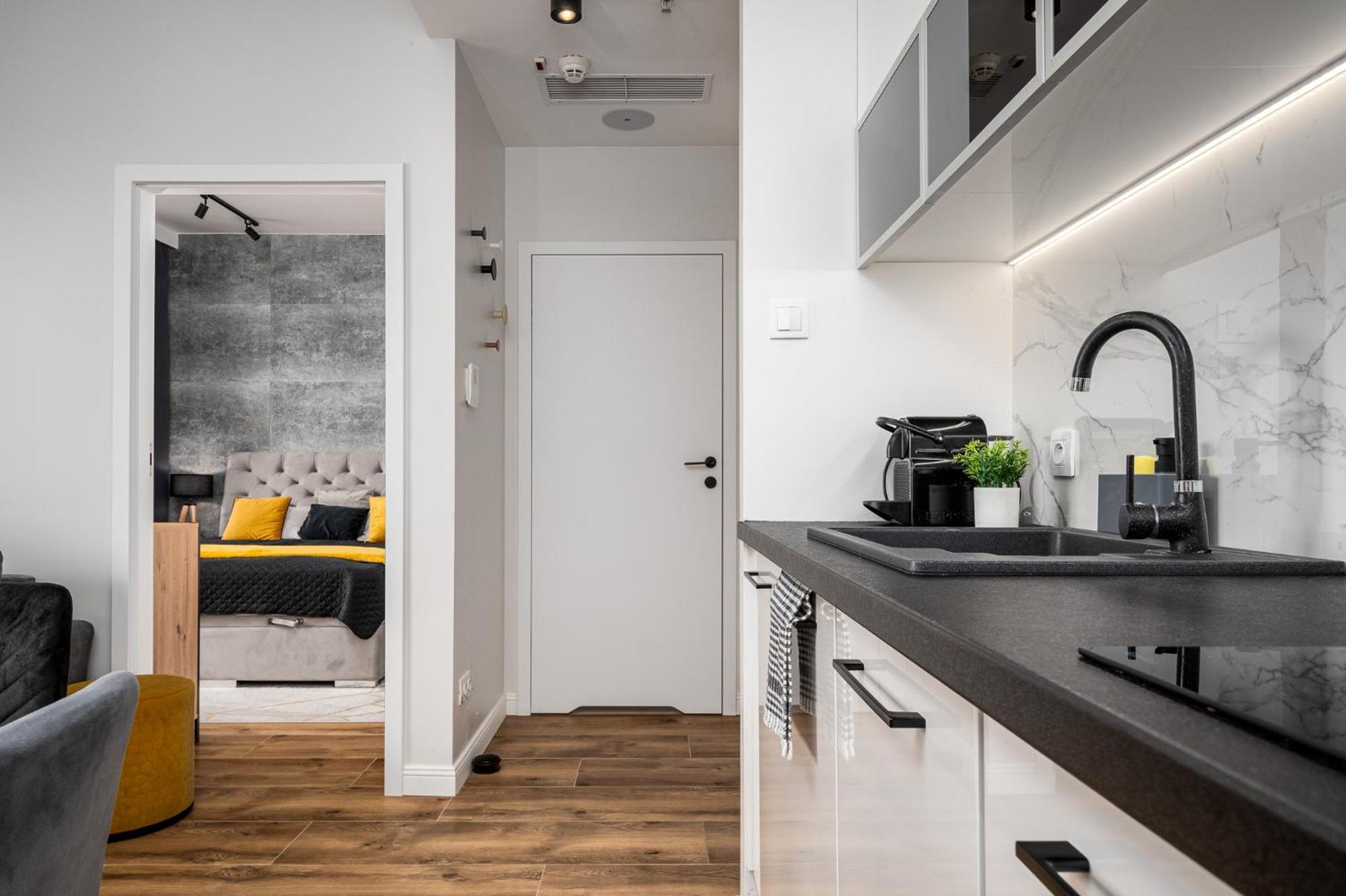 Wola Tower Deluxe Separate Bedroom With Free Garage - By Perfect Apart Varsovia Exterior foto