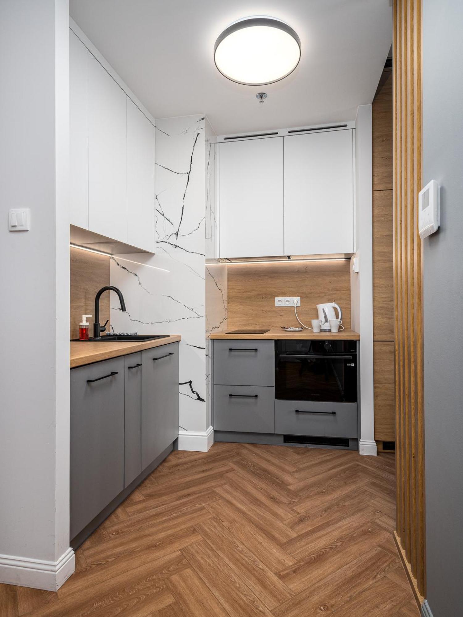 Wola Tower Deluxe Separate Bedroom With Free Garage - By Perfect Apart Varsovia Exterior foto