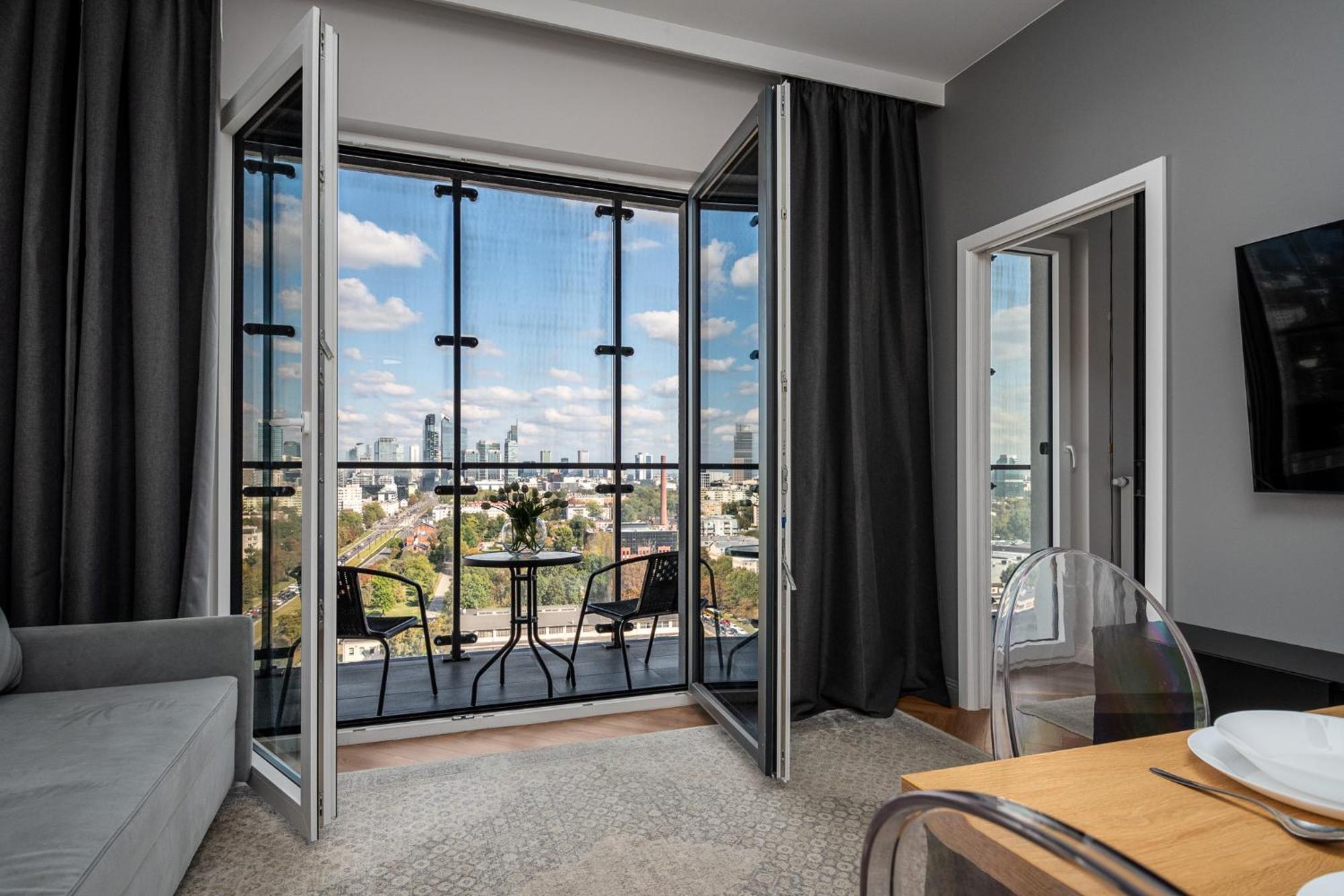 Wola Tower Deluxe Separate Bedroom With Free Garage - By Perfect Apart Varsovia Exterior foto