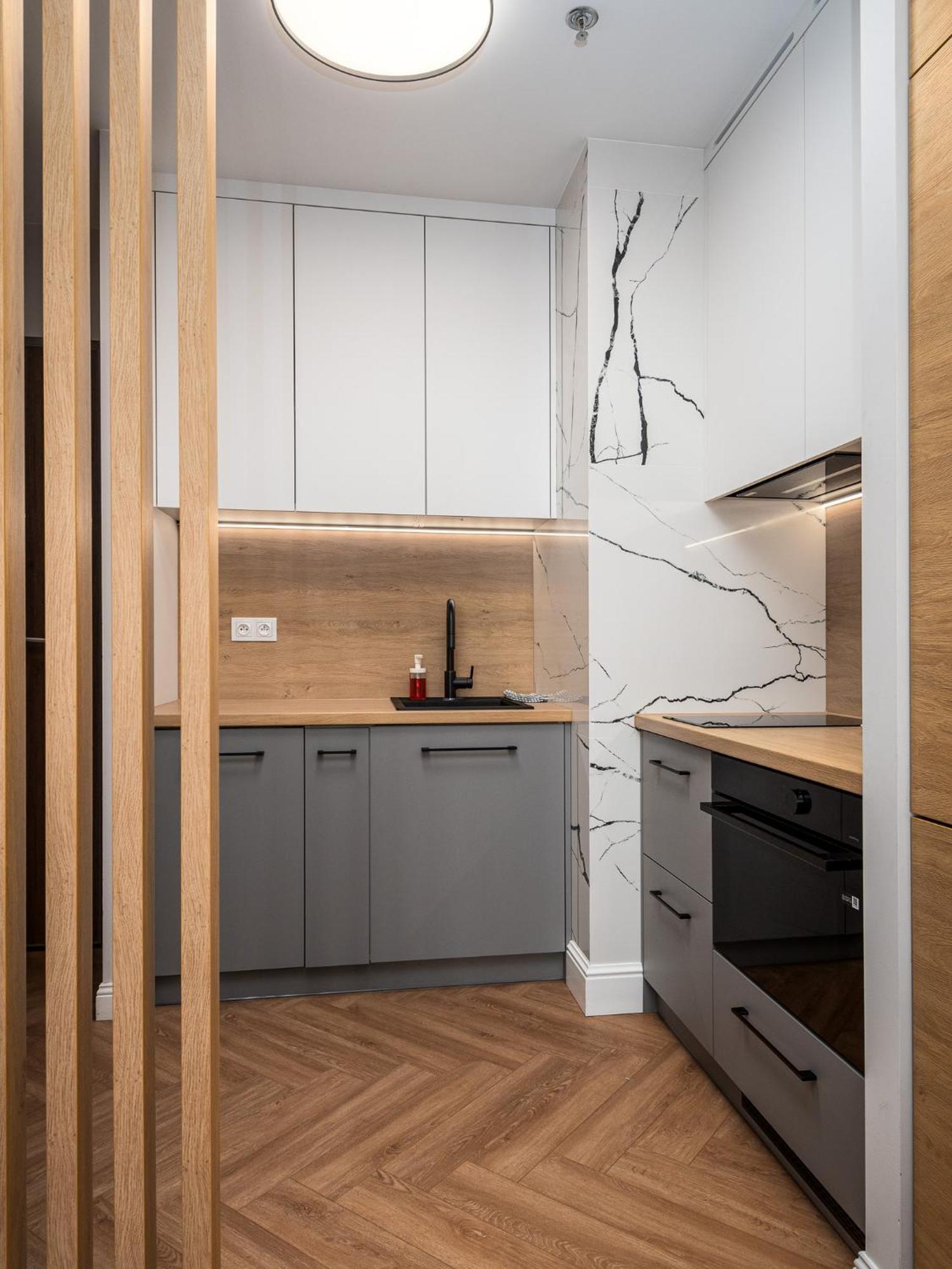 Wola Tower Deluxe Separate Bedroom With Free Garage - By Perfect Apart Varsovia Exterior foto