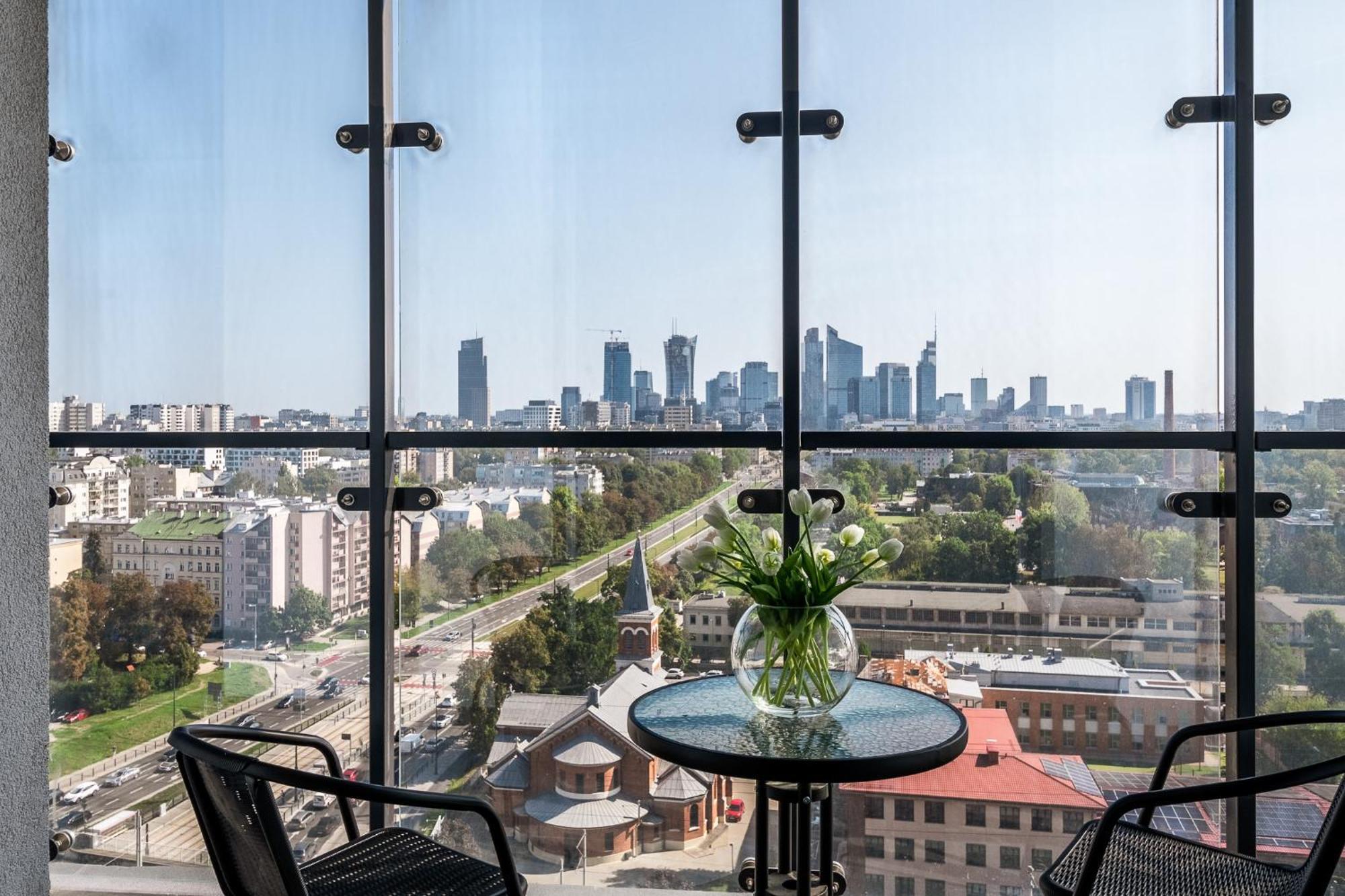 Wola Tower Deluxe Separate Bedroom With Free Garage - By Perfect Apart Varsovia Exterior foto